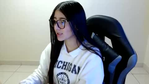 Sahaliefox  online show from 06-11-26, 01:09