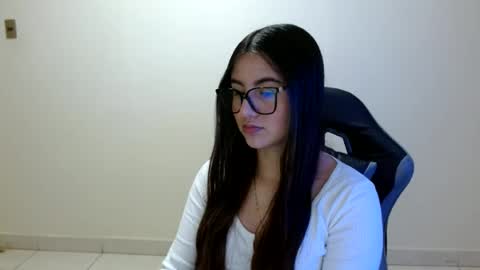 Sahaliefox  online show from 06-24-26, 12:20