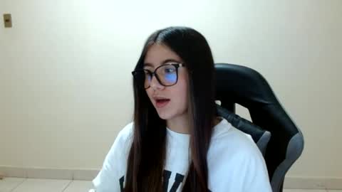 Sahaliefox  online show from 06-24-26, 09:14