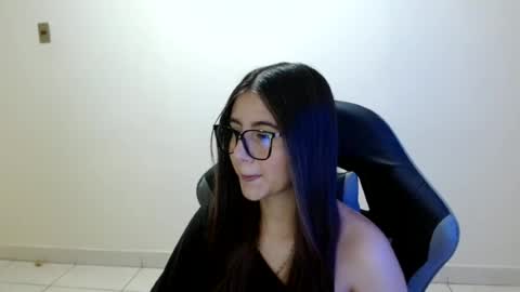 Sahaliefox  online show from 06-25-26, 09:41