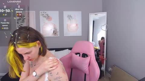 Adel online show from 04-11-26, 12:20