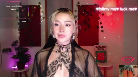 Snapshot of sakuraa_beauty chatting on 04-08-26, 09:31 Sakura online show from 04-08-26, 09:31