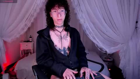 Snapshot of salemqueer_ chatting on 02-04-26, 05:08 Sam online show from 02-04-26, 05:08