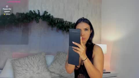 Snapshot of salma_lutz chatting on 12-17-25, 12:33 Marcela online show from 12-17-25, 12:33