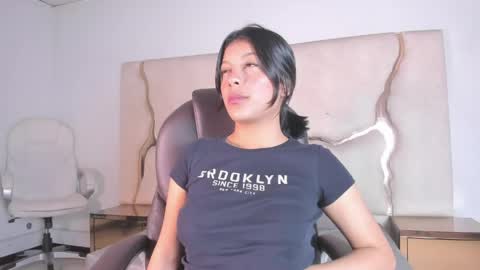 Snapshot of salmaportman_ chatting on 05-15-26, 02:18 salmaportman_ online show from 05-15-26, 02:18