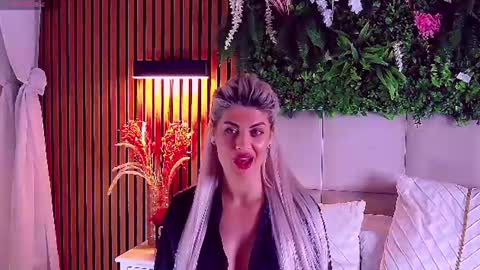 Snapshot of salmaroze chatting on 06-15-26, 05:09 SalmaRoze online show from 06-15-26, 05:09