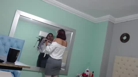 Snapshot of salome_aguilar chatting on 09-22-25, 12:40 Isabel online show from 09-22-25, 12:40