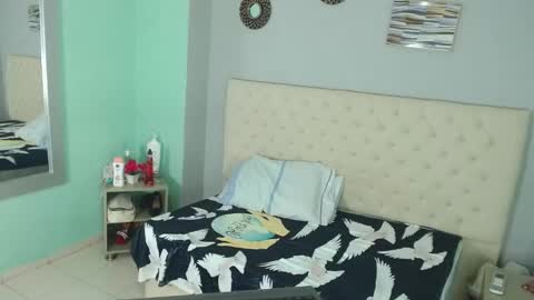 Snapshot of salome_aguilar chatting on 09-27-25, 12:32 Isabel online show from 09-27-25, 12:32