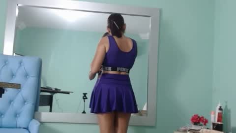 Snapshot of salome_aguilar chatting on 09-30-25, 12:43 Isabel online show from 09-30-25, 12:43
