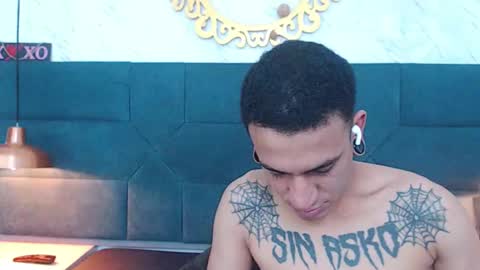 Snapshot of salome_daniel chatting on 10-17-25, 07:38 salome_daniel online show from 10-17-25, 07:38
