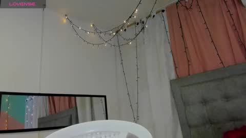 Snapshot of salome_domi chatting on 01-09-25, 09:58 salome online show from 01-09-25, 09:58