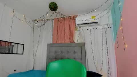 Snapshot of salome_domi chatting on 09-11-25, 06:41 salome online show from 09-11-25, 06:41