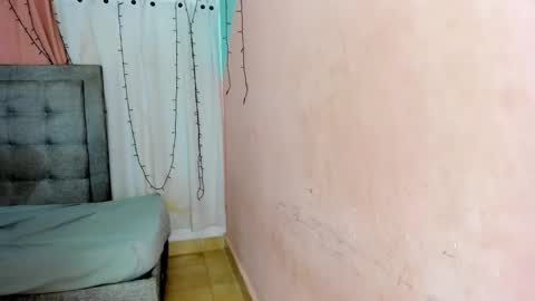 Snapshot of salome_domi chatting on 11-01-25, 04:31 salome online show from 11-01-25, 04:31