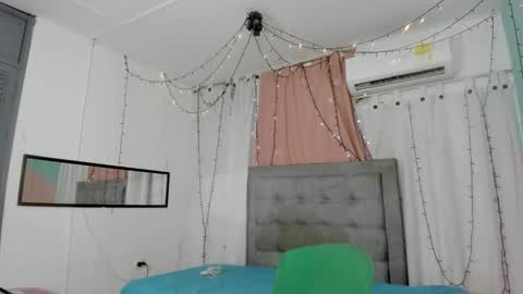 Snapshot of salome_domi chatting on 11-21-25, 09:57 salome online show from 11-21-25, 09:57