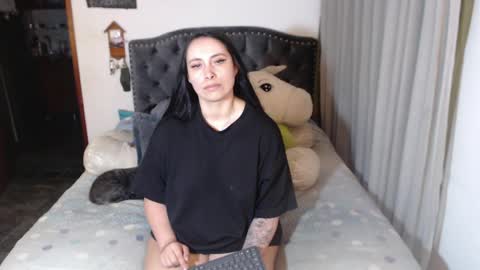 Snapshot of salomefox2 chatting on 05-12-26, 05:04 yenny online show from 05-12-26, 05:04