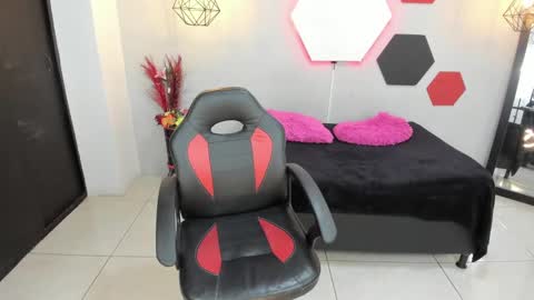 Snapshot of salomeswet chatting on 01-26-25, 04:51 martina online show from 01-26-25, 04:51