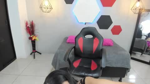 Snapshot of salomeswet chatting on 02-04-25, 03:22 martina online show from 02-04-25, 03:22