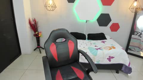 Snapshot of salomeswet chatting on 02-10-25, 01:14 martina online show from 02-10-25, 01:14