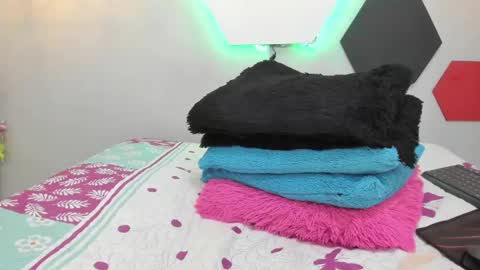 Snapshot of salomeswet chatting on 02-10-25, 04:19 martina online show from 02-10-25, 04:19