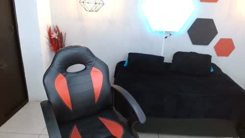 Snapshot of salomeswet chatting on 02-26-25, 01:43 martina online show from 02-26-25, 01:43