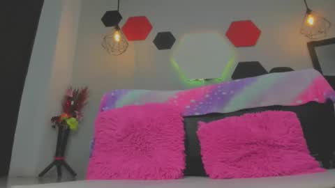 Snapshot of salomeswet chatting on 09-28-25, 03:45 martina online show from 09-28-25, 03:45