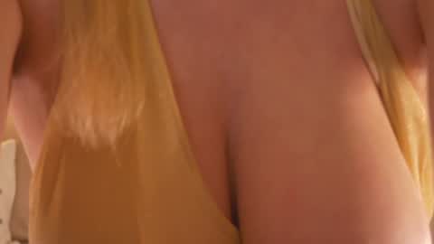 Snapshot of saltedhoney chatting on 01-02-25, 10:01 IsaBella- online show from 01-02-25, 10:01