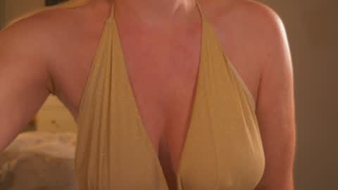 Snapshot of saltedhoney chatting on 10-25-25, 08:03 IsaBella- online show from 10-25-25, 08:03