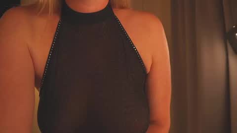 Snapshot of saltedhoney chatting on 05-16-26, 07:45 IsaBella- online show from 05-16-26, 07:45