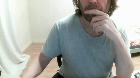 Snapshot of saltimbanquier chatting on 01-17-25, 02:50 Saltimbanquier  Salt  ou  Banquier  online show from 01-17-25, 02:50