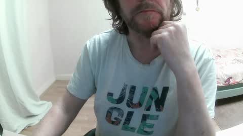 Snapshot of saltimbanquier chatting on 01-25-25, 03:20 Saltimbanquier  Salt  ou  Banquier  online show from 01-25-25, 03:20