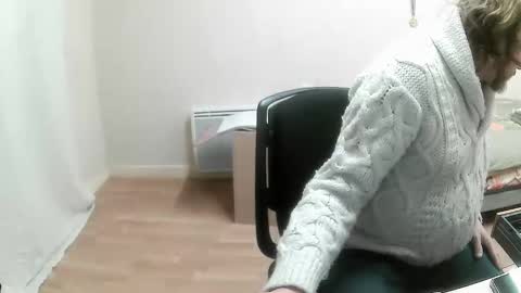 Snapshot of saltimbanquier chatting on 02-10-25, 07:36 Saltimbanquier  Salt  ou  Banquier  online show from 02-10-25, 07:36