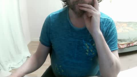 Snapshot of saltimbanquier chatting on 02-14-25, 03:58 Saltimbanquier  Salt  ou  Banquier  online show from 02-14-25, 03:58