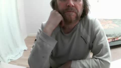 Snapshot of saltimbanquier chatting on 02-17-25, 02:59 Saltimbanquier  Salt  ou  Banquier  online show from 02-17-25, 02:59