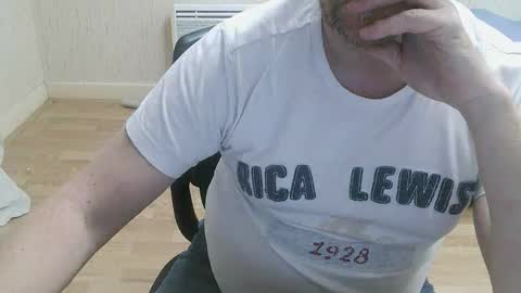 Snapshot of saltimbanquier chatting on 10-22-25, 12:05 Saltimbanquier  Salt  ou  Banquier  online show from 10-22-25, 12:05