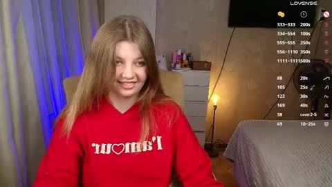 Snapshot of salut_love chatting on 12-13-25, 07:53 Ruby online show from 12-13-25, 07:53