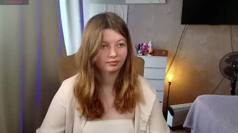 Snapshot of salut_love chatting on 06-13-26, 12:47 Ruby online show from 06-13-26, 12:47