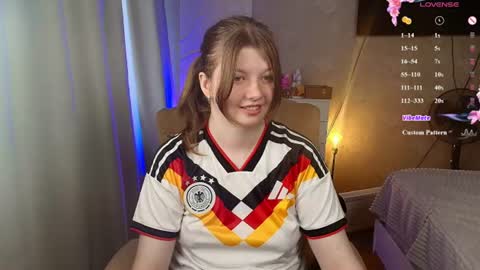 Snapshot of salut_love chatting on 06-27-26, 12:22 Ruby online show from 06-27-26, 12:22