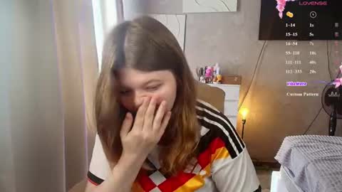 Snapshot of salut_love chatting on 06-28-26, 12:33 Ruby online show from 06-28-26, 12:33