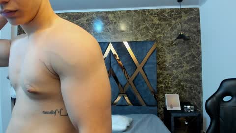 Snapshot of salvatore_damore chatting on 01-03-25, 02:30 SALVATORE online show from 01-03-25, 02:30