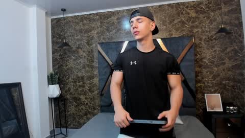 Snapshot of salvatore_damore chatting on 01-09-25, 11:25 SALVATORE online show from 01-09-25, 11:25