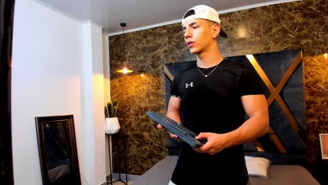 Snapshot of salvatore_damore chatting on 01-18-25, 11:32 SALVATORE online show from 01-18-25, 11:32