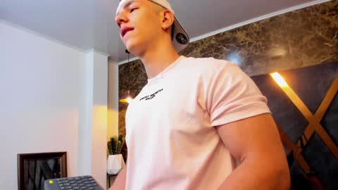 Snapshot of salvatore_damore chatting on 01-27-25, 11:11 SALVATORE online show from 01-27-25, 11:11