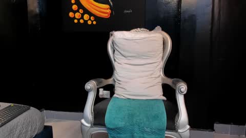 Snapshot of salvatore_damore chatting on 01-31-25, 05:32 SALVATORE online show from 01-31-25, 05:32