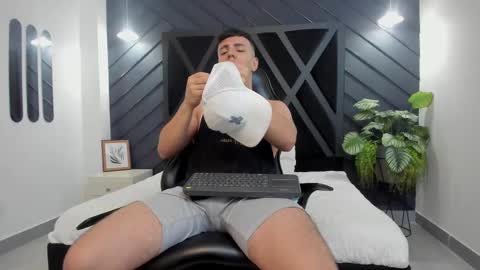 Snapshot of salvatore_damore chatting on 02-10-25, 05:41 SALVATORE online show from 02-10-25, 05:41