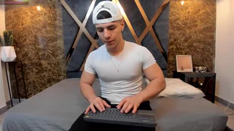 Snapshot of salvatore_damore chatting on 02-11-25, 11:10 SALVATORE online show from 02-11-25, 11:10