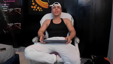 Snapshot of salvatore_damore chatting on 02-27-25, 05:34 SALVATORE online show from 02-27-25, 05:34