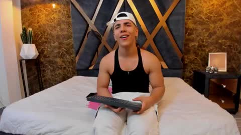 Snapshot of salvatore_damore chatting on 02-27-25, 11:41 SALVATORE online show from 02-27-25, 11:41