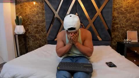 Snapshot of salvatore_damore chatting on 03-06-25, 02:18 SALVATORE online show from 03-06-25, 02:18