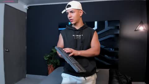 Snapshot of salvatore_damore chatting on 03-10-25, 11:10 SALVATORE online show from 03-10-25, 11:10