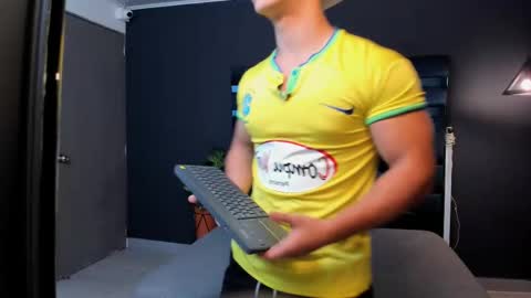 Snapshot of salvatore_damore chatting on 03-11-25, 02:18 SALVATORE online show from 03-11-25, 02:18